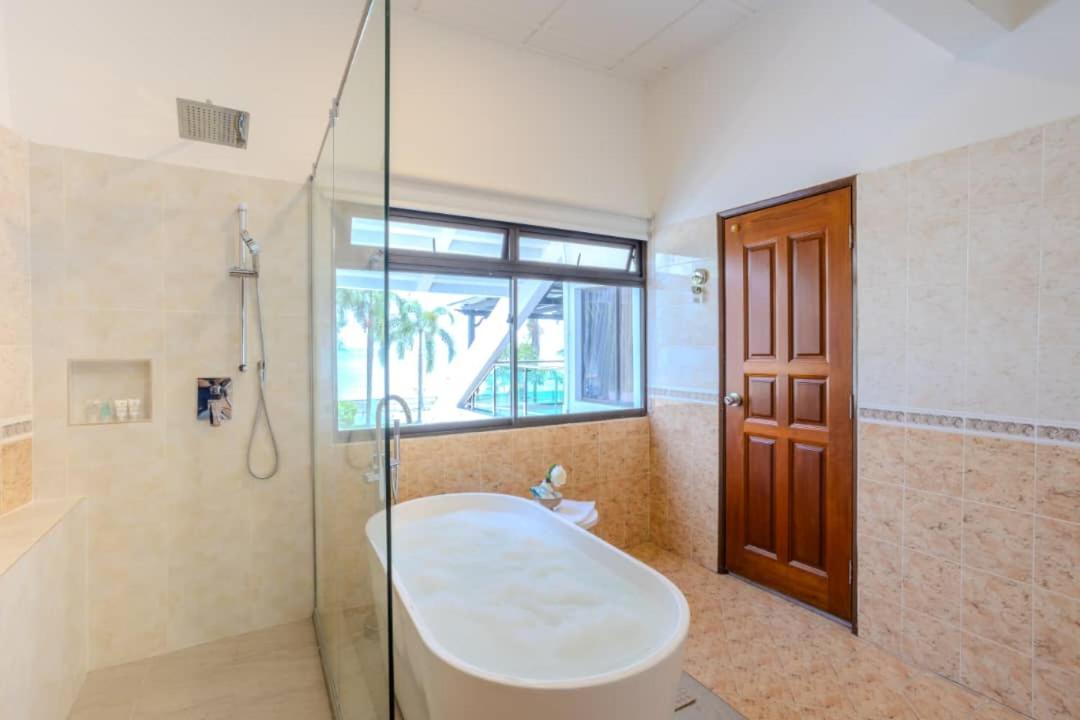 Suntai Villa, Beachfront Suites Kampong Si Ginting Luaran gambar